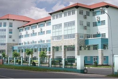 Một bệnh nhân bị xương cá đâm thủng ruột