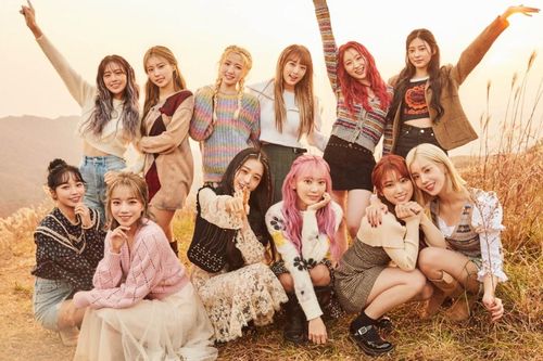 Đen như IZ*ONE, vừa comeback loạt show âm nhạc hoãn hẳn 3 tuần