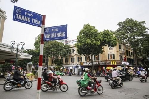 Hà Nội ấm lên nhưng vẫn ô nhiễm không khí, người dân hạn chế ra ngoài