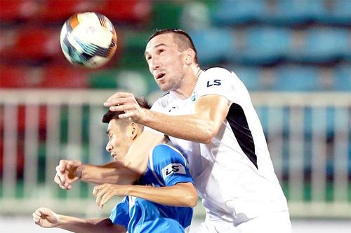 'Vắt giò lên cổ' đi chợ