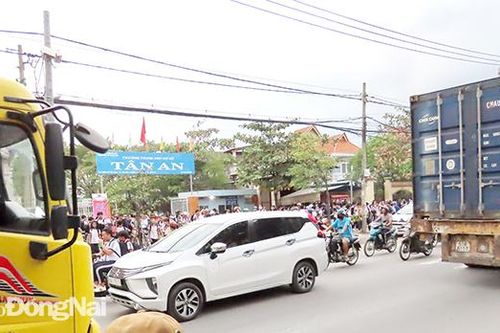 Nguy cơ tai nạn giao thông 'rình rập' trước cổng trường
