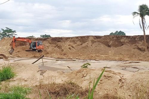Phạt 3 bãi tập kết cát trái phép hơn 75 triệu đồng