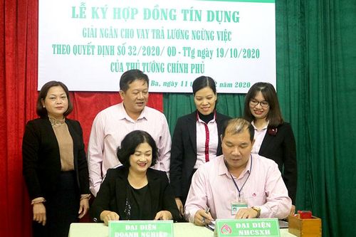 Ký kết hợp đồng tín dụng giải ngân cho vay trả lương ngừng việc do dịch COVID-19