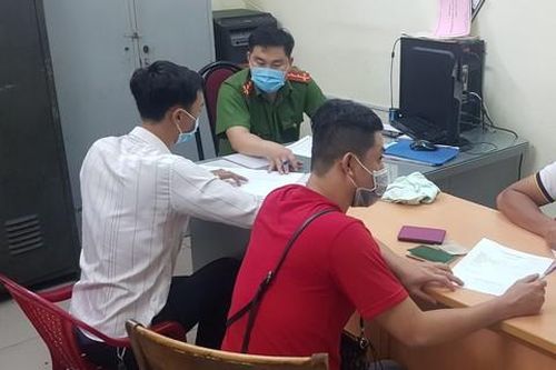Đột kích tụ điểm thác loạn đồng tính nam ở Sài Gòn
