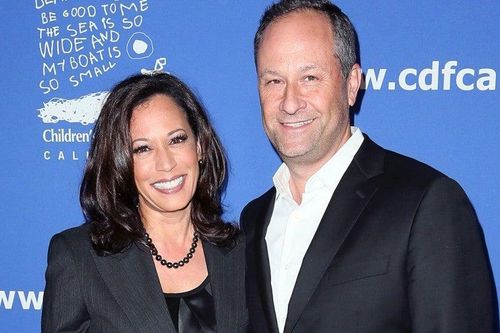Bà Kamala Harris vào Nhà Trắng, chồng đi dạy học