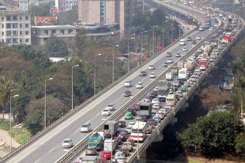 Cần sớm lắp đặt hệ thống cân kiểm soát tải trọng xe trên các tuyến đường Hà Nội