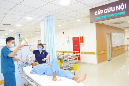 Xuyên đêm đưa bệnh nhân từ Trường Sa về đất liền cấp cứu