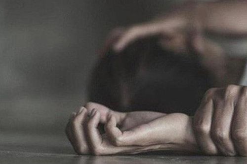 Đang giở trò đồi bại với người tâm thần thì bị bắt quả tang
