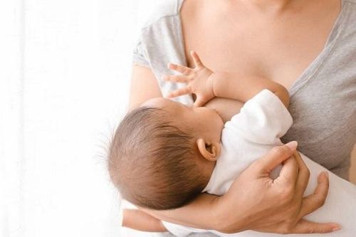 Mẹ mắc viêm gan B có nên cho con bú không?