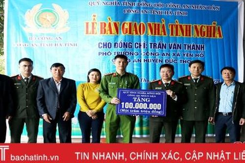 Hỗ trợ 100 triệu đồng xây nhà tình nghĩa cho gia đình Phó trưởng Công an xã