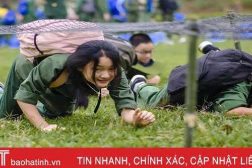 Học sinh Albert Einstein 'rèn luyện ý chí' cùng các chiến sỹ biên phòng