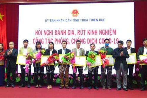 Khen thưởng 267 tập thể, cá nhân có thành tích trong phòng, chống dịch COVID-19