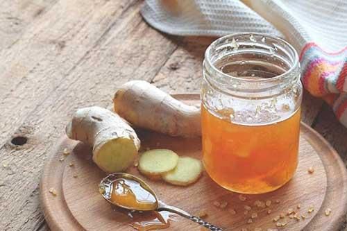 Vì sao nên bắt đầu bữa sáng với trà, mứt gừng?
