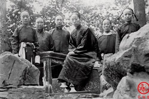 Khám phá hoàng hậu lưng gù của Hoàng đế Quang Tự triều nhà Thanh