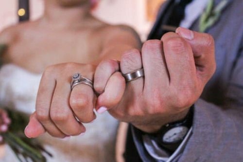 Cô gái kiện bạn trai vì hẹn hò 8 năm, có cả con chung mà mãi không chịu cưới