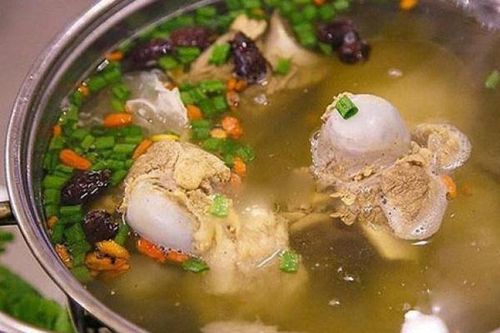 Ăn nước canh xương, canh gà hay canh cá tốt hơn? Nhiều người đã ăn sai canh suốt nhiều năm