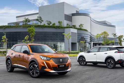 Peugeot 2008 giá 739 triệu đồng, cạnh tranh cùng Toyota Corolla Cross