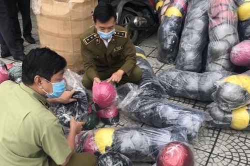 Đà Nẵng: Phanh phui cơ sở kinh doanh mũ bảo hiểm giả nhãn hiệu Nón Sơn