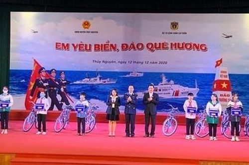Cậu học trò lớp 8 chiến thắng ở cuộc thi 'Em yêu biển đảo quê hương'