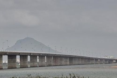 Thêm một người gieo mình xuống sông Đà Rằng được cứu sống
