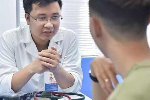 Nhập viện cấp cứu sau những trận cười sảng khoái