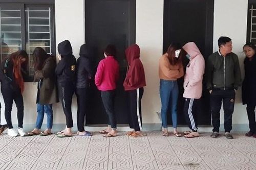 Hai 'ổ nhền nhện' ở Hà Tĩnh: 200 nghìn/lượt bán dâm