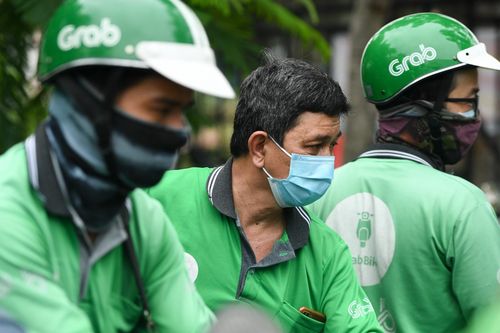Hiện thực cay đắng của giấc mơ 'chạy Grab kiếm 30 triệu đồng/tháng'
