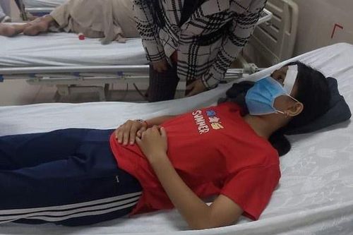 Nữ sinh bị hành hung sau va chạm giao thông đã được ra viện