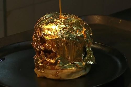 Bánh burger dát vàng 24K