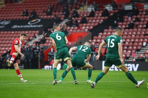 Southampton phả hơi nóng vào vị trí đầu bảng của Tottenham
