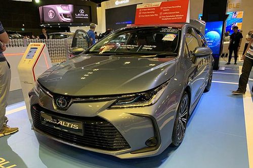 Giá xe ô tô hôm nay 13/12: Toyota Corolla Altis thấp nhất 733 triệu đồng