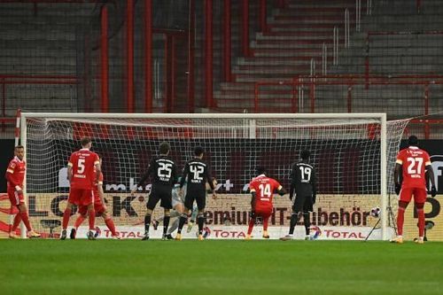 Union Berlin 1-1 Bayern: Bayern may mắn thoát thua trên sân khách