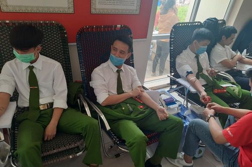 Gần 200 cán bộ, chiến sỹ công an tỉnh Thanh Hóa tham gia ngày hội Chủ nhật Đỏ