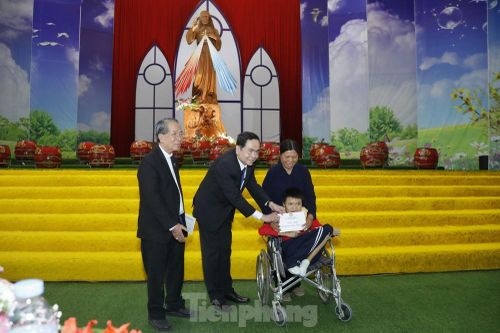 Chủ tịch MTTQ Trần Thanh Mẫn chúc mừng Giáng sinh tại giáo phận Bùi Chu và Thái Bình