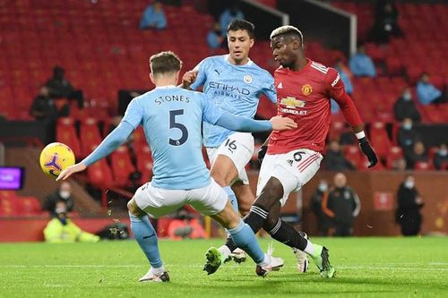 MU níu chân Man City ở trận derby Manchester