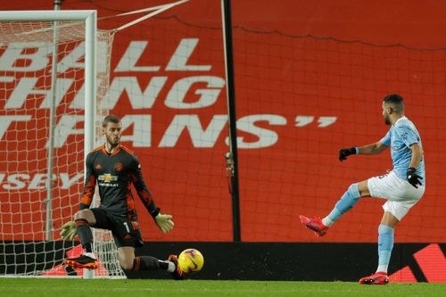 MU bạc nhược: Ngày De Gea cứu Solskjaer