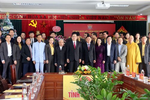 Chủ tịch MTTQ chúc mừng Giáng sinh đồng bào Công giáo tỉnh Nghệ An
