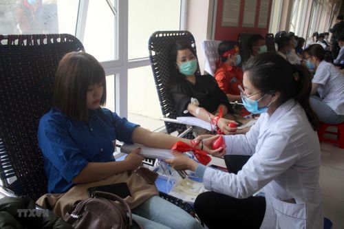 Gần 2.000 người tham gia chương trình hiến máu tình nguyện Chủ nhật Đỏ