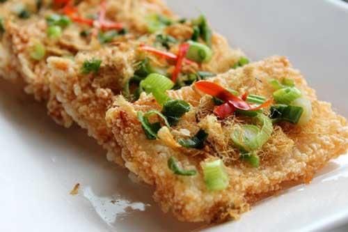 Tự làm cơm cháy mỡ hành giòn rụm ngay tại nhà