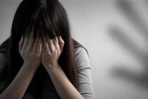 Gã đàn ông lẻn vào nhà hàng xóm cưỡng hiếp người phụ nữ bị tâm thần từ nhỏ