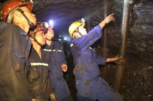 Than Vàng Danh: Sản lượng khai thác tăng 16% nhờ giải pháp thu hồi than cho công nghệ khai thác lò chợ xiên chéo, chống giữ bằng giàn chống mềm loại ZRY