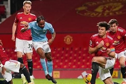 Derby thành Manchester: Bất phân thắng bại