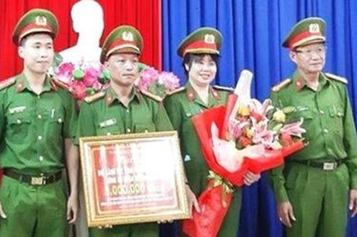 Khen thưởng các đơn vị Công an có thành tích xuất sắc