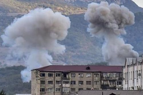 Armenia-Azerbaijan lại tấn công nhau bất chấp lệnh ngừng bắn do Putin bảo trợ