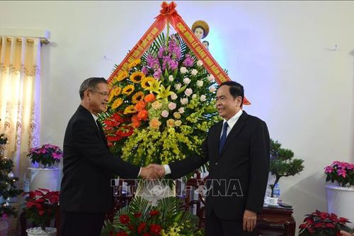 Chủ tịch Ủy ban Trung ương Mặt trận Tổ quốc Việt Nam thăm, chúc mừng chức sắc Công giáo nhân dịp Giáng sinh