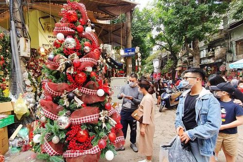 Đồ trang trí Giáng sinh phong phú, sôi động