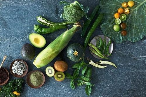 Tránh xa thực phẩm gây dậy thì sớm