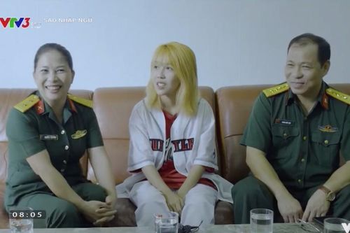 Ba mẹ YouTuber Hậu Hoàng công khai tuyển con rể: Cả nhà đang rất mong Hậu có người yêu!