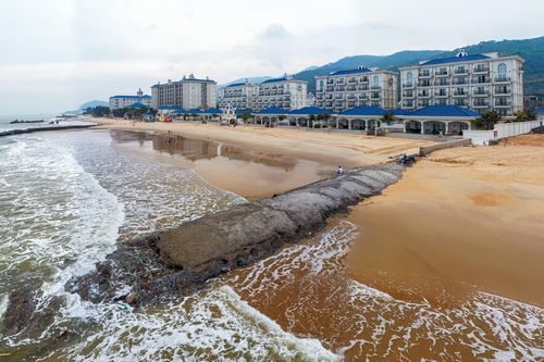 Dự án Lan Rừng Resort xây dựng kè lấn biển khiến dân bức xúc