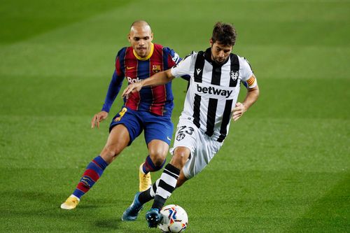 Messi ghi bàn thứ 600 cho Barca
